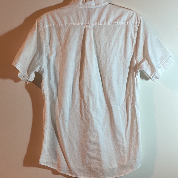 IZOD Men's Dockside Saltwater Chambray shirt - Picture 2 of 2